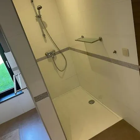 A Courriere * Assesse